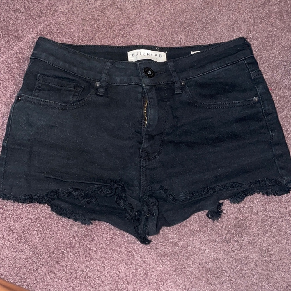 bullhead black shorts
